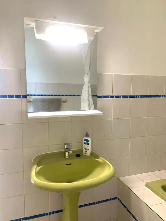 Top Hill Hostel- Martinique- Auberge Dortoir 拉特里尼泰 马提尼克