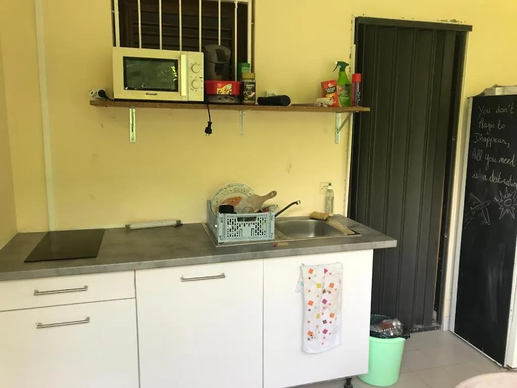 公寓 Top Hill Hostel- Martinique- Auberge Dortoir 拉特里尼泰
